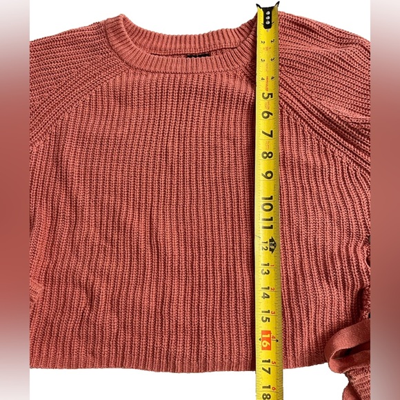 Moon & Madison Dusty Rose Knit Sweater Women’s Small Lace-Up Sides Cropped - Picture 7 of 9